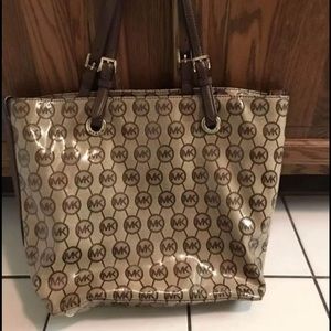 Michael kors shoulder pocketbook